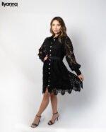Robe chemise noire en dentelle