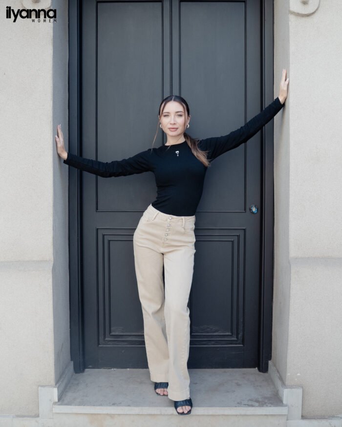 Pull Essential Noir — Col rond, manches longues – Image 3